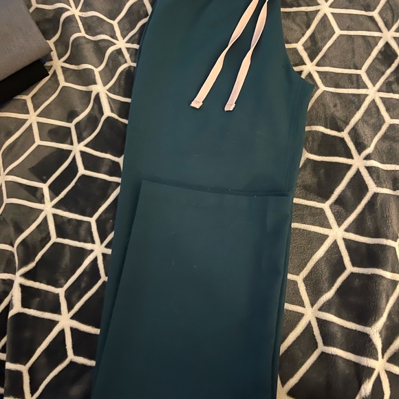 Selling all my scrub pants no longer fit me worn only once probably each one . - Picture 9 of 16